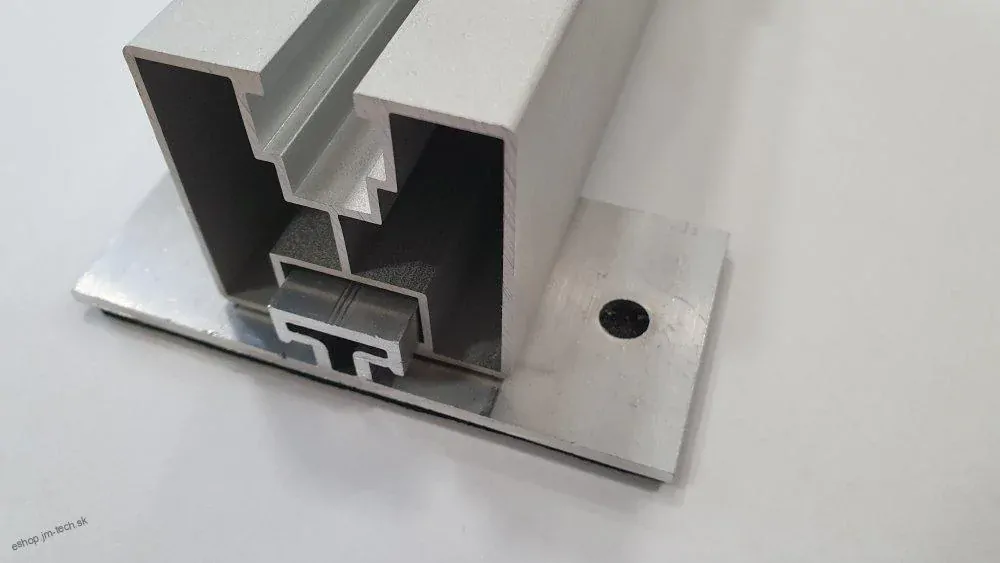 Držiak na trapezový plech