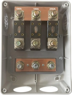 Bateriová zbernica pre 2 batérie a 1 menič vrátane externého odpojovača